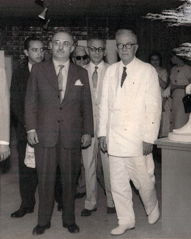 Reitor Joaquim Amazonas (à direita de terno branco)