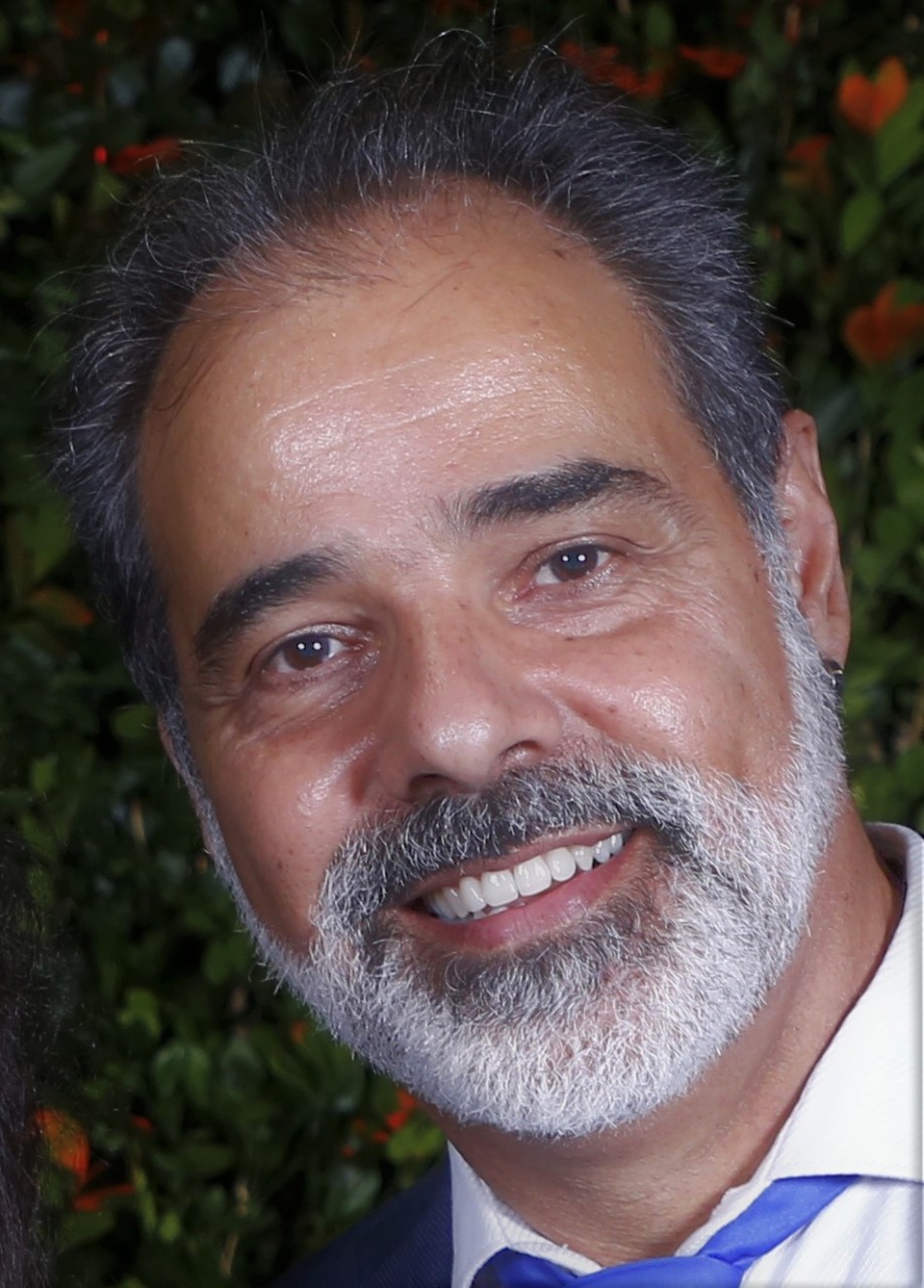 “Nós matemáticos temos muitas formas de contribuir com soluções para conviver com a Covid-19, mas faltam dados para isso”, aponta César Castilho.